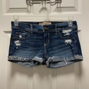 HOLLISTER short-short low rise shorts. Size 5. Waist 27.